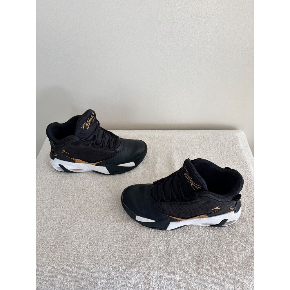 JORDAN MAX AURA 4  - KIDS SIZE 6Y